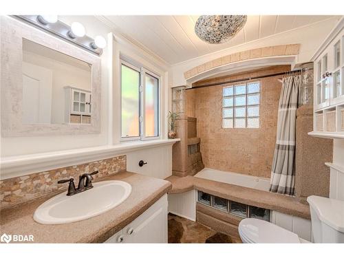 23 Pops Lane, Wasaga Beach, ON - Indoor Photo Showing Bathroom