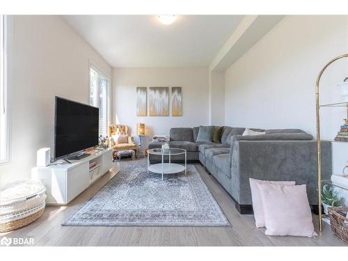 96 Berkely Street, Wasaga Beach, ON - Indoor Photo Showing Living Room