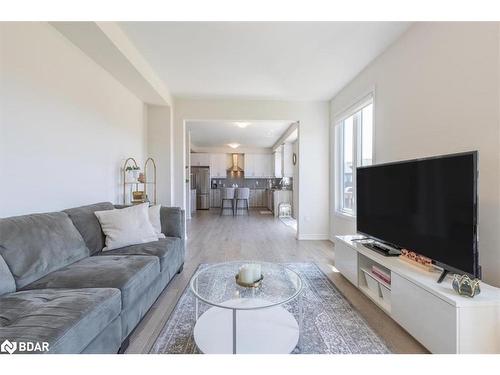 96 Berkely Street, Wasaga Beach, ON - Indoor Photo Showing Living Room