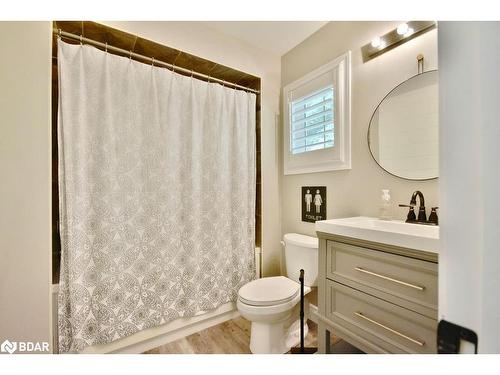 52 Versailles Crescent, Barrie, ON - Indoor Photo Showing Bathroom