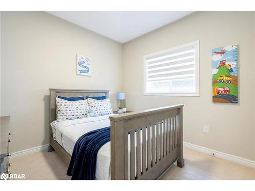 18 Todd Drive, Barrie, ON - Indoor Photo Showing Bedroom