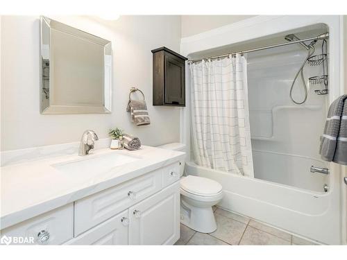 18 Todd Drive, Barrie, ON - Indoor Photo Showing Bathroom