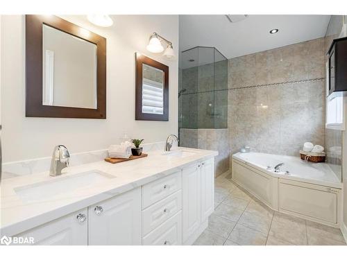 18 Todd Drive, Barrie, ON - Indoor Photo Showing Bathroom