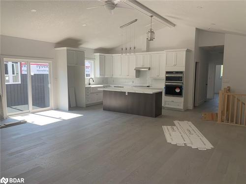 3260 Cove Avenue, Innisfil, ON - Indoor Photo Showing Kitchen