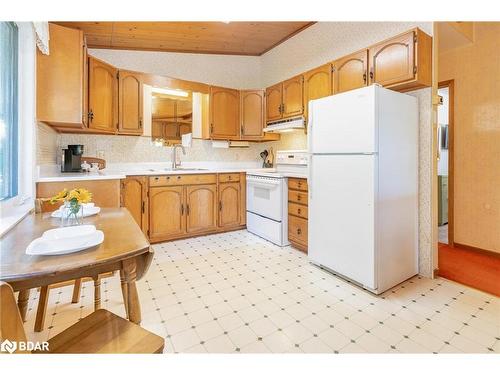 141 Mitchell'S Beach Road, Victoria Harbour, ON - Indoor Photo Showing Kitchen