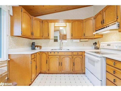 141 Mitchell'S Beach Road, Victoria Harbour, ON - Indoor Photo Showing Kitchen With Double Sink