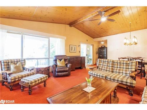 141 Mitchell'S Beach Road, Victoria Harbour, ON - Indoor Photo Showing Living Room