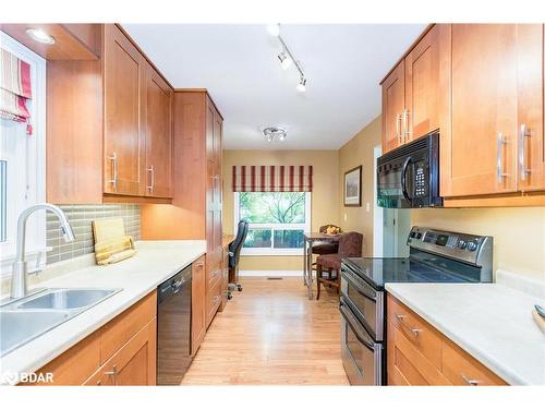 173 Toronto Street, Barrie, ON - Indoor Photo Showing Kitchen