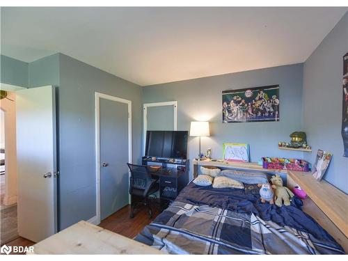 5450 11 Highway S, Oro-Medonte, ON - Indoor Photo Showing Bedroom