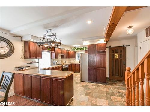 5450 11 Highway S, Oro-Medonte, ON - Indoor Photo Showing Kitchen