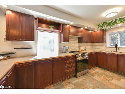 5450 11 Highway S, Oro-Medonte, ON - Indoor Photo Showing Kitchen