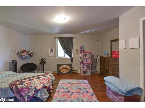 5450 11 Highway S, Oro-Medonte, ON - Indoor Photo Showing Bedroom