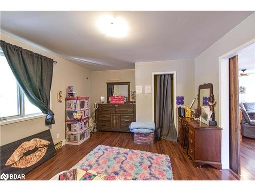 5450 11 Highway S, Oro-Medonte, ON - Indoor Photo Showing Bedroom