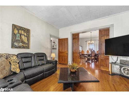 75 Patrick Street, Orillia, ON - Indoor Photo Showing Living Room