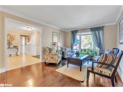 43 Waterhouse Way, Richmond Hill, ON - Indoor Photo Showing Living Room