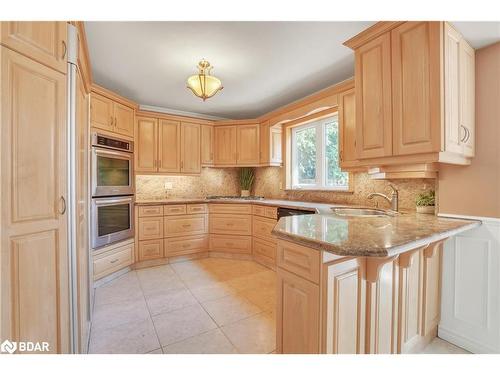 43 Waterhouse Way, Richmond Hill, ON - Indoor Photo Showing Kitchen