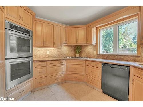 43 Waterhouse Way, Richmond Hill, ON - Indoor Photo Showing Kitchen