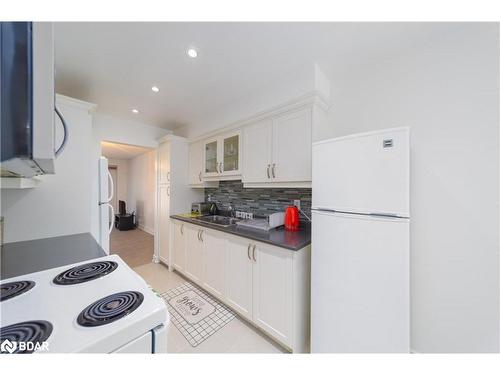 25 Overlord Crescent, Scarborough, ON - Indoor Photo Showing Kitchen