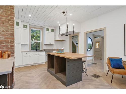 1998 Old Barrie Road East Road E, Oro-Medonte, ON - Indoor Photo Showing Kitchen