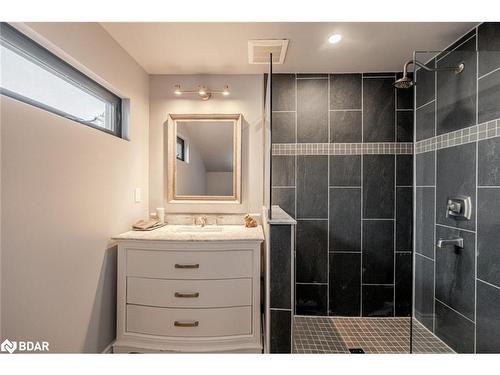 46 Gooch Park Drive, Innisfil, ON - Indoor Photo Showing Bathroom