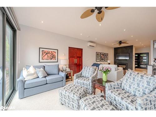 46 Gooch Park Drive, Innisfil, ON - Indoor Photo Showing Living Room