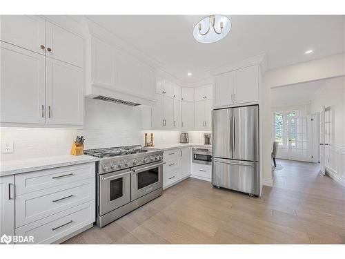 38 Lilac Lane, Midhurst, ON - Indoor Photo Showing Kitchen With Upgraded Kitchen