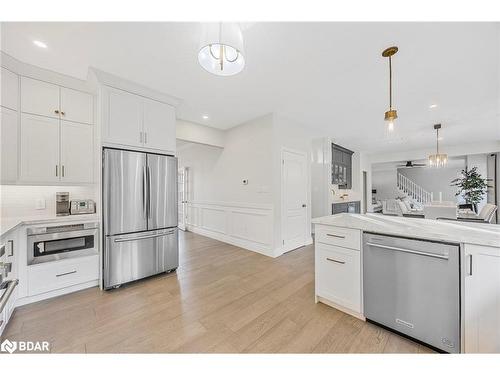 38 Lilac Lane, Midhurst, ON - Indoor Photo Showing Kitchen