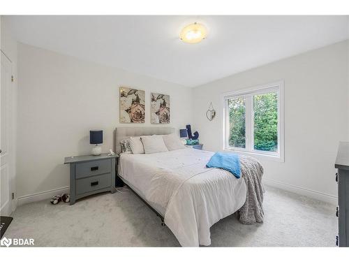 38 Lilac Lane, Midhurst, ON - Indoor Photo Showing Bedroom