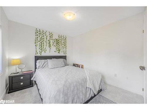 38 Lilac Lane, Midhurst, ON - Indoor Photo Showing Bedroom