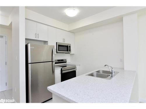 404-125 Shoreview Place Place, Hamilton, ON - Indoor Photo Showing Kitchen With Double Sink