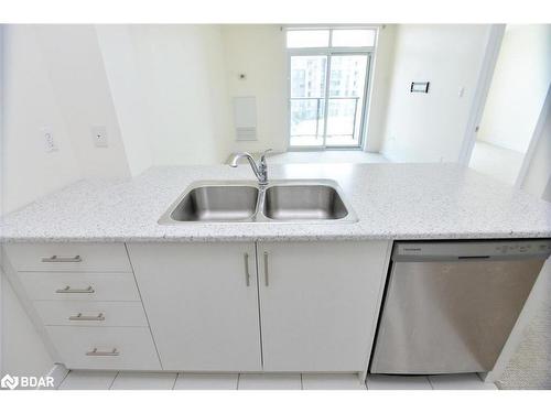 404-125 Shoreview Place Place, Hamilton, ON - Indoor Photo Showing Kitchen With Double Sink