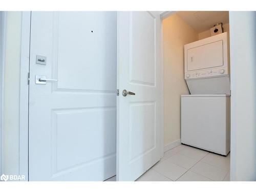 404-125 Shoreview Place Place, Hamilton, ON - Indoor Photo Showing Laundry Room