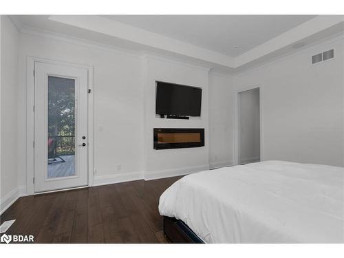 105 Mennill Drive, Springwater, ON - Indoor Photo Showing Bedroom