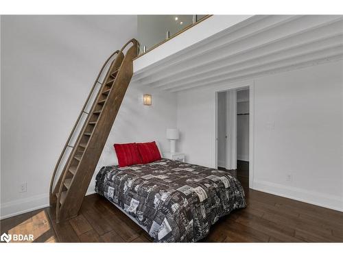 105 Mennill Drive, Springwater, ON - Indoor Photo Showing Bedroom