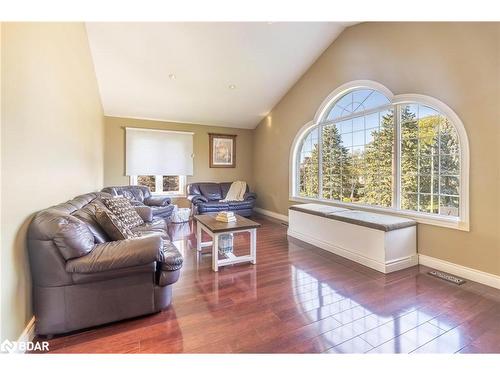 2 Cerswell Drive, Bond Head, ON - Indoor Photo Showing Living Room