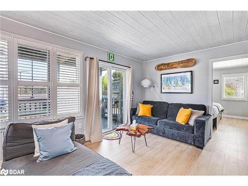 401-796468 19 Grey Road, The Blue Mountains, ON - Indoor Photo Showing Living Room