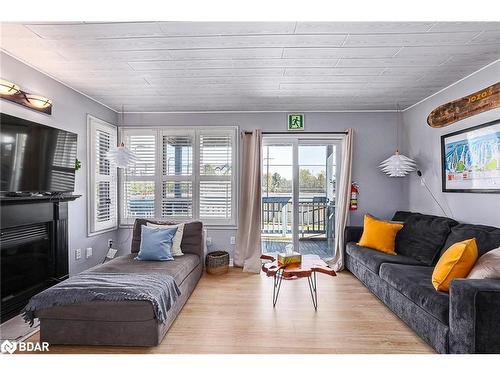 401-796468 19 Grey Road, The Blue Mountains, ON - Indoor Photo Showing Living Room