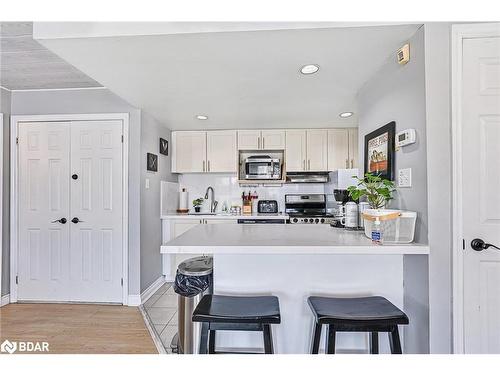 401-796468 19 Grey Road, The Blue Mountains, ON - Indoor Photo Showing Kitchen