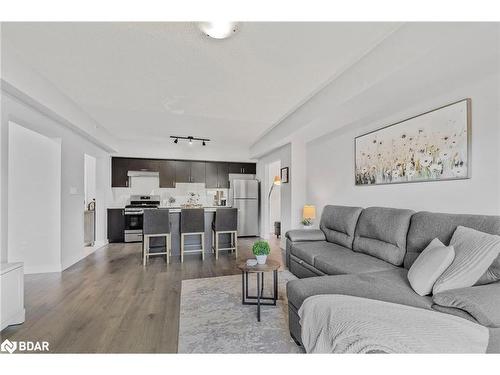 208-5 Chef Lane, Barrie, ON - Indoor Photo Showing Living Room