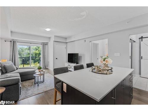 208-5 Chef Lane, Barrie, ON - Indoor Photo Showing Living Room