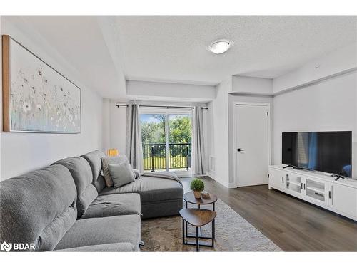 208-5 Chef Lane, Barrie, ON - Indoor Photo Showing Living Room