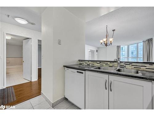 908-140 Dunlop Street E, Barrie, ON - Indoor Photo Showing Kitchen With Double Sink