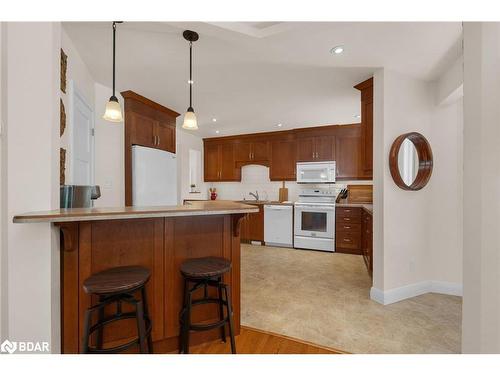 20 Dalton Crescent S, Orillia, ON - Indoor Photo Showing Kitchen