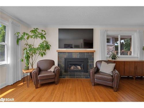 20 Dalton Crescent S, Orillia, ON - Indoor Photo Showing Living Room With Fireplace