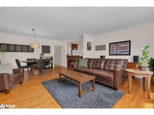 20 Dalton Crescent S, Orillia, ON - Indoor Photo Showing Living Room