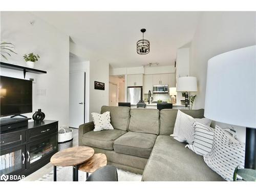 602-111 Worsley Street, Barrie, ON - Indoor Photo Showing Living Room