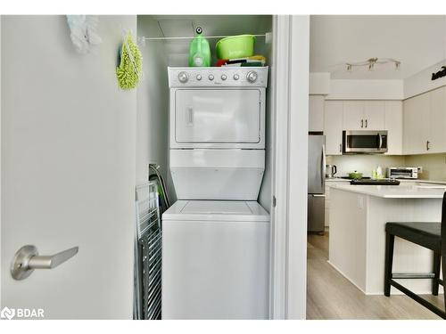 602-111 Worsley Street, Barrie, ON - Indoor Photo Showing Laundry Room