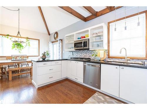 63 Broadview Street, Collingwood, ON - Indoor Photo Showing Kitchen With Upgraded Kitchen