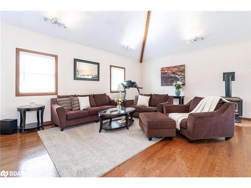 63 Broadview Street, Collingwood, ON - Indoor Photo Showing Living Room