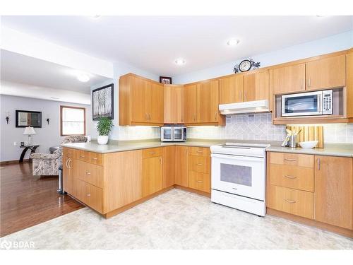 63 Broadview Street, Collingwood, ON - Indoor Photo Showing Kitchen